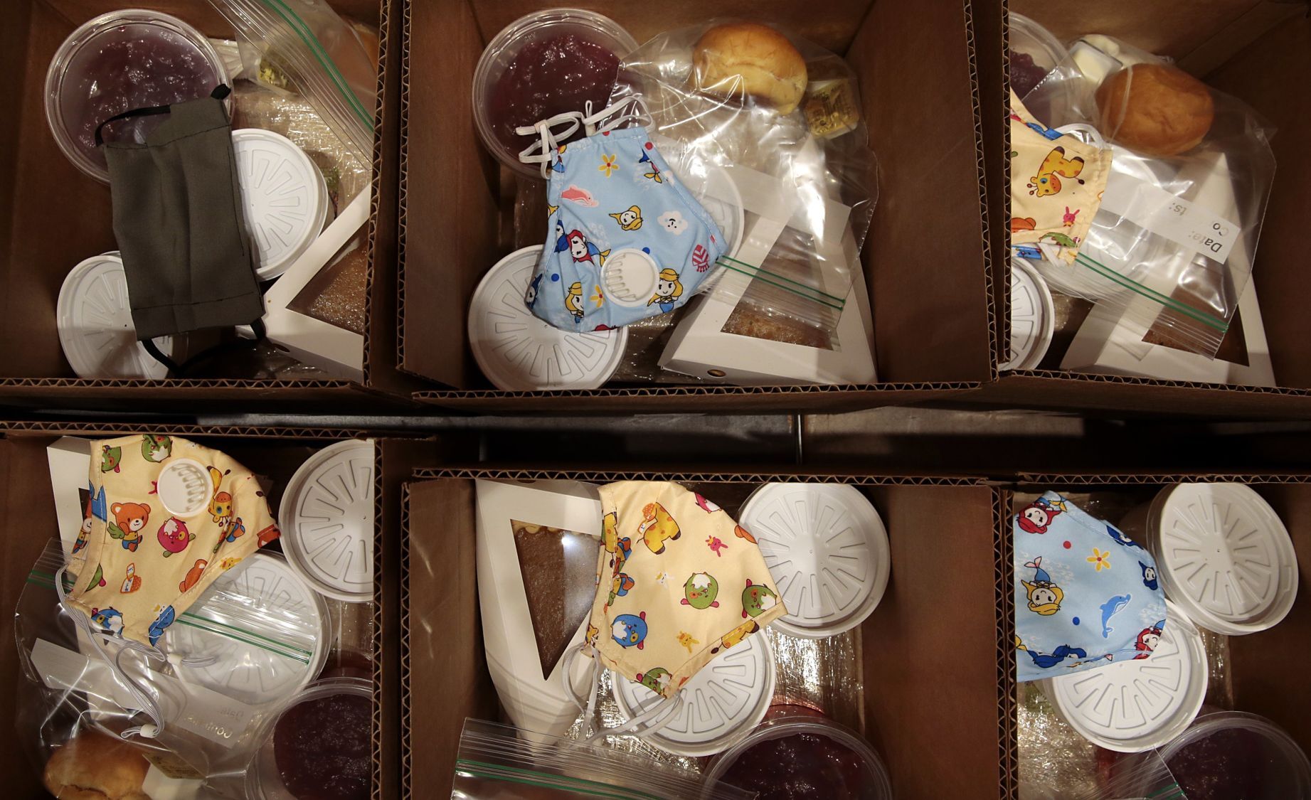 Temple preserves their Thanksgiving tradition, feeding the hungry with an eye on the virus